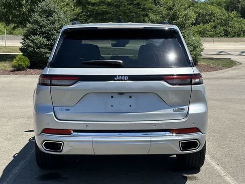 Used 2023 Jeep Grand Cherokee Overland AWD/4WD image 4
