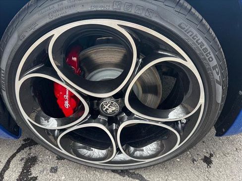 New 2025 Alfa Romeo Giulia AWD w/ Veloce Package AWD image 9
