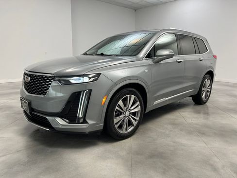 Used 2025 Cadillac XT6 Premium Luxury image 3