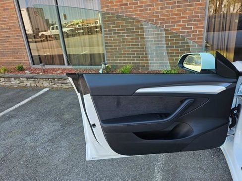 Used 2023 Tesla Model 3 Standard Range image 32