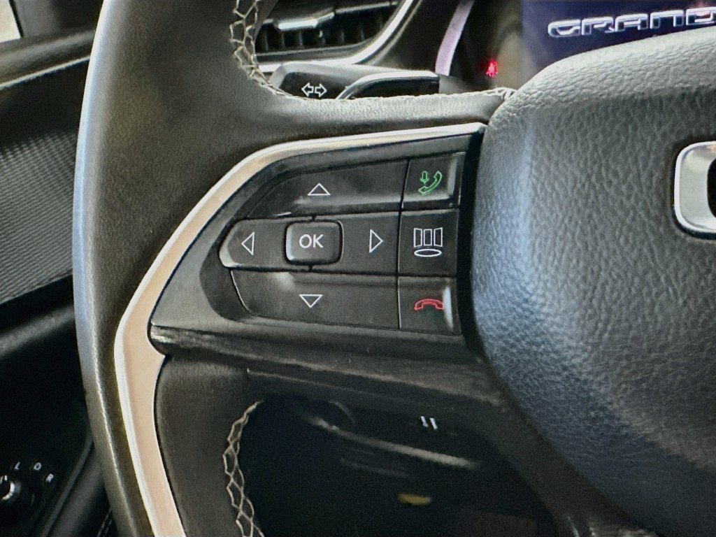 Used 2025 Jeep Grand Cherokee Laredo X RWD image 25