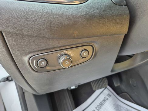 Used 2021 Chevrolet Equinox Premier image 17