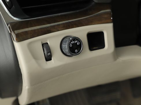 Used 2019 Cadillac Escalade Luxury image 17