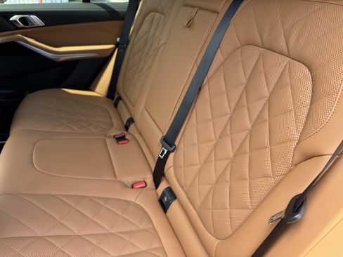 Used 2024 BMW X5 xDrive40i w/ Parking Assistance Package AWD/4WD image 13