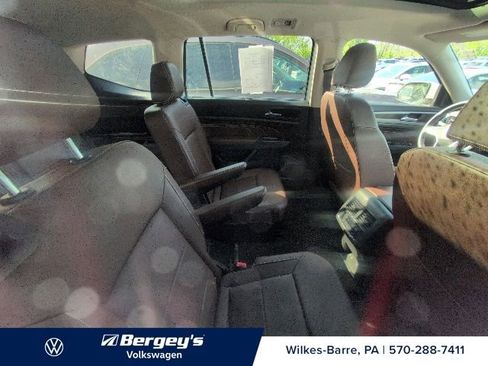 Used 2023 Volkswagen Atlas SE w/ Panoramic Sunroof Package AWD/4WD image 8