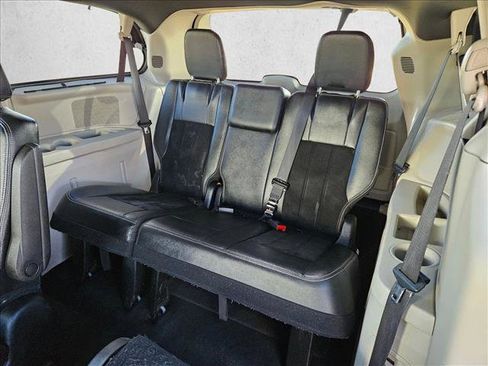 Used 2016 Dodge Grand Caravan SXT image 18
