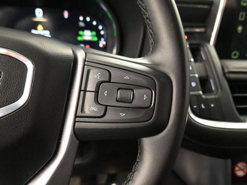 Used 2024 GMC Yukon SLT image 32