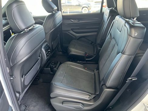 New 2025 Jeep Grand Cherokee L Laredo image 17