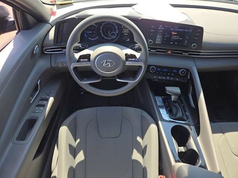 Used 2023 Hyundai Elantra Blue FWD image 17