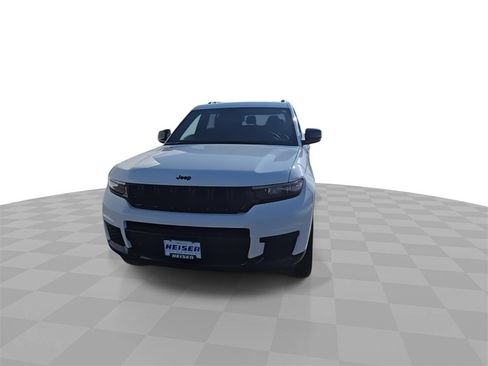 Used 2025 Jeep Grand Cherokee L Altitude image 3