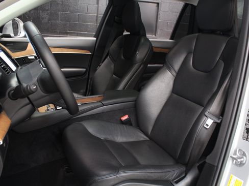 Used 2023 Volvo XC90 B6 Plus w/ Protection Package Premier AWD/4WD image 35