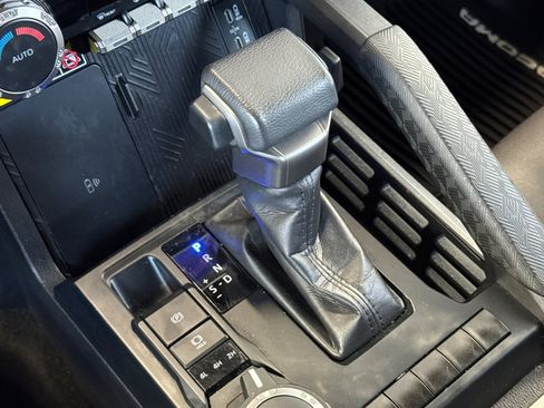 Certified 2024 Toyota Tacoma SR5 AWD/4WD image 19
