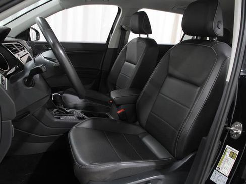 Certified 2021 Volkswagen Tiguan SE image 5