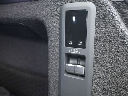 Used 2025 Land Rover Range Rover SE AWD/4WD image 17