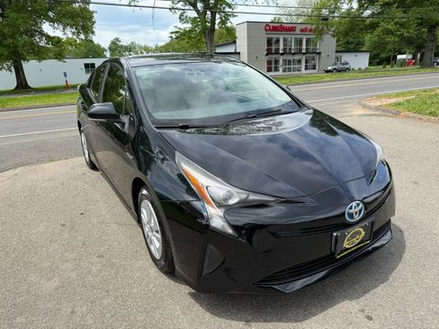 Used 2016 Toyota Prius Two FWD image 3