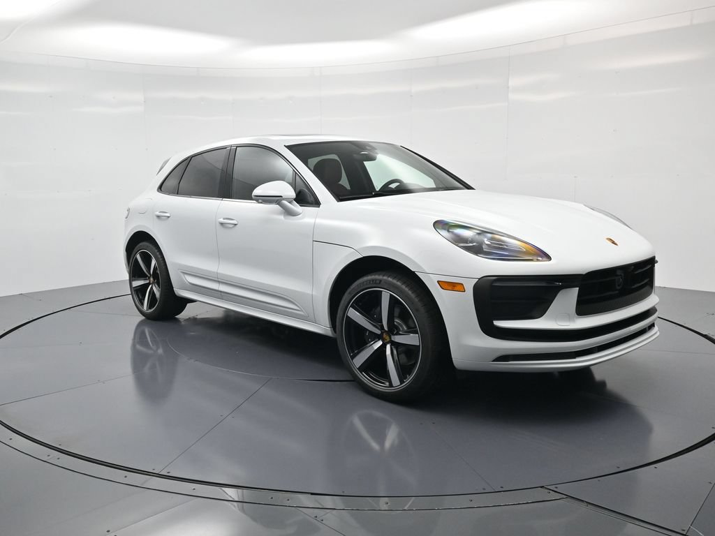 Certified 2026 Porsche Macan AWD/4WD image 32