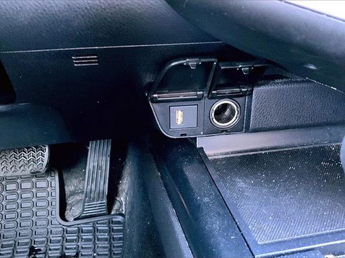 Used 2020 Toyota Camry LE image 33