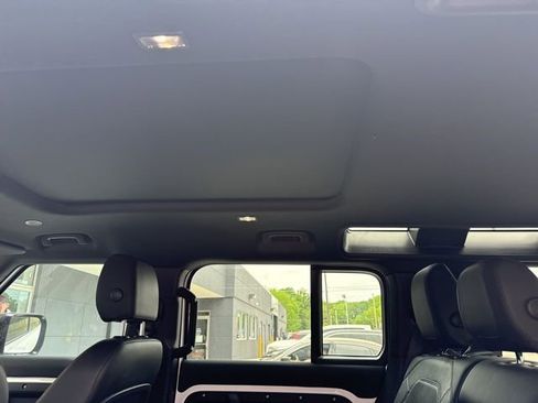 Used 2023 Land Rover Defender 110 SE AWD/4WD image 13