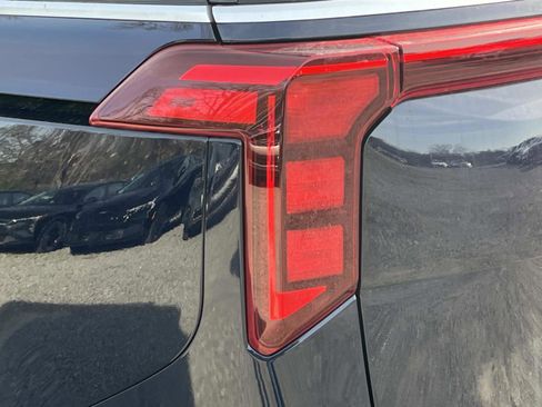 New 2026 Kia Carnival EX FWD image 10