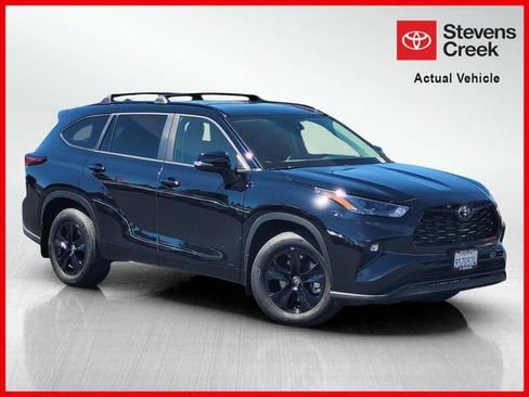 Certified 2025 Toyota Highlander XLE AWD/4WD image 1