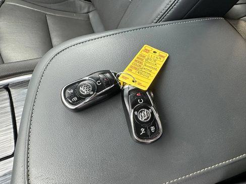 Used 2018 Buick Enclave Premium w/ Experience Buick Package AWD/4WD image 8
