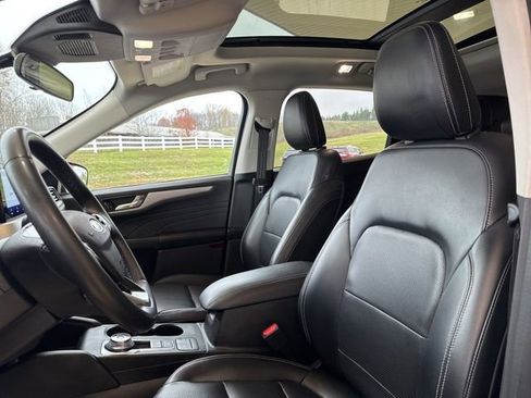 Used 2021 Ford Escape SEL w/ Technology Package image 3