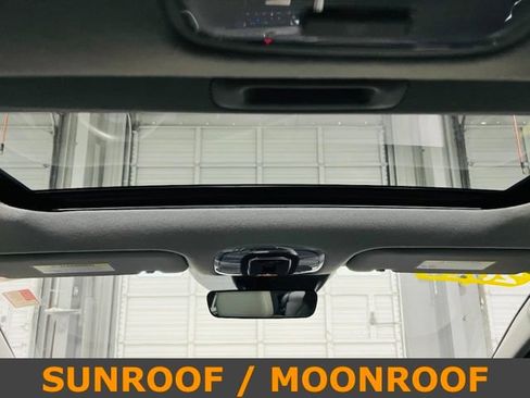 Used 2023 Hyundai Elantra Limited FWD image 9