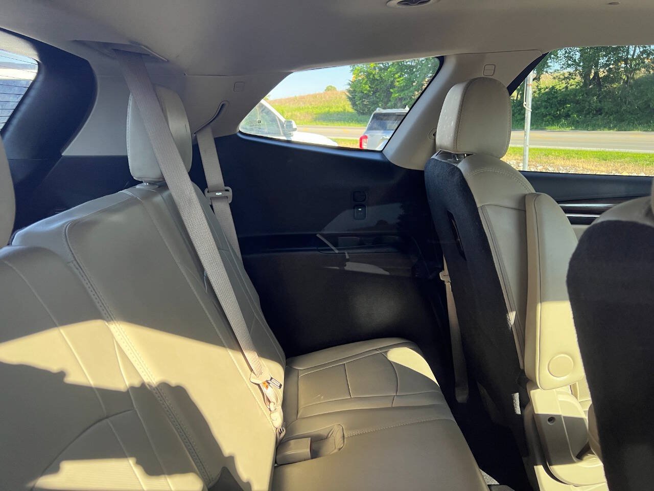 Used 2019 Buick Enclave Essence AWD/4WD image 15