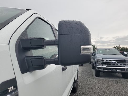 New 2026 Ford F250 XL w/ XL Chrome Package image 4