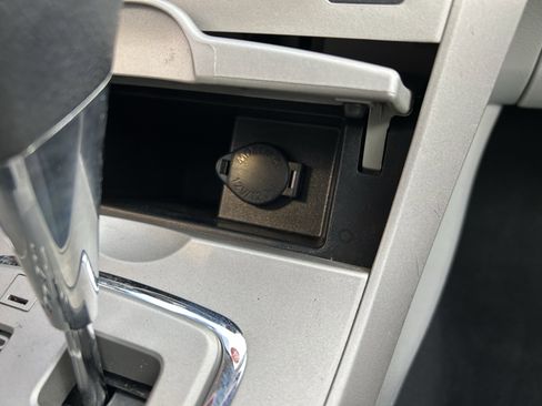 Used 2013 Toyota Corolla LE image 28