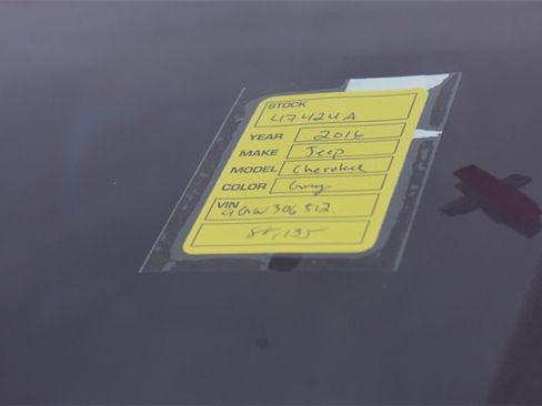 Used 2016 Jeep Cherokee Trailhawk w/ Comfort/Convenience Group image 40