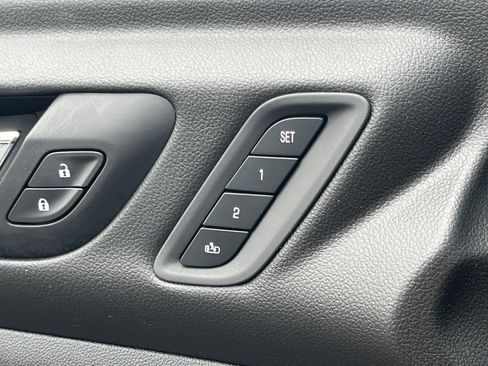 Used 2021 GMC Acadia Denali w/ Denali Technology Package FWD image 16