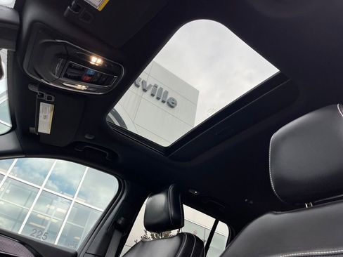 Used 2025 Jeep Grand Cherokee Altitude AWD/4WD image 13