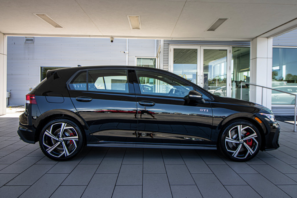 New 2026 Volkswagen GTI SE FWD image 3