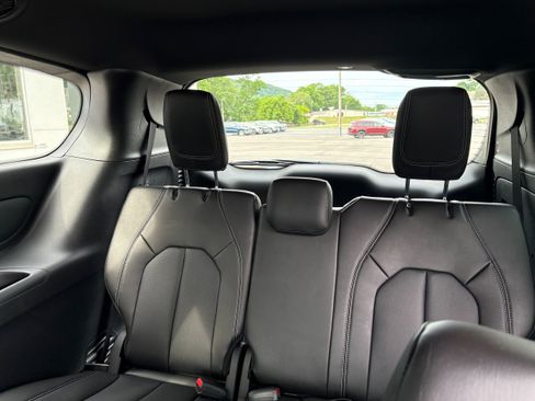 New 2027 Chrysler Pacifica Select AWD/4WD image 13
