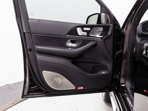 Used 2024 Mercedes-Benz Maybach GLS 600 4MATIC image 5