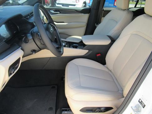 New 2026 Jeep Grand Cherokee Limited w/ Luxury Tech Group II RWD image 15