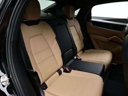 Certified 2024 Porsche Cayenne image 17