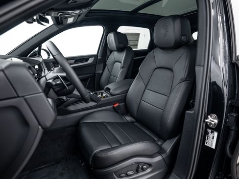 Certified 2026 Porsche Cayenne AWD/4WD image 19