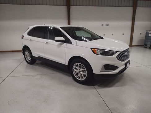 Used 2024 Ford Edge SEL AWD/4WD image 2