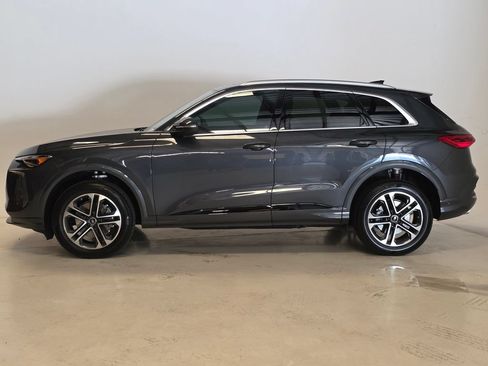 Used 2026 Audi Q5 Premium w/ Convenience Package AWD/4WD image 3