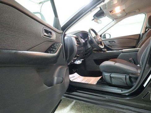 Used 2023 Nissan Rogue S AWD/4WD image 9