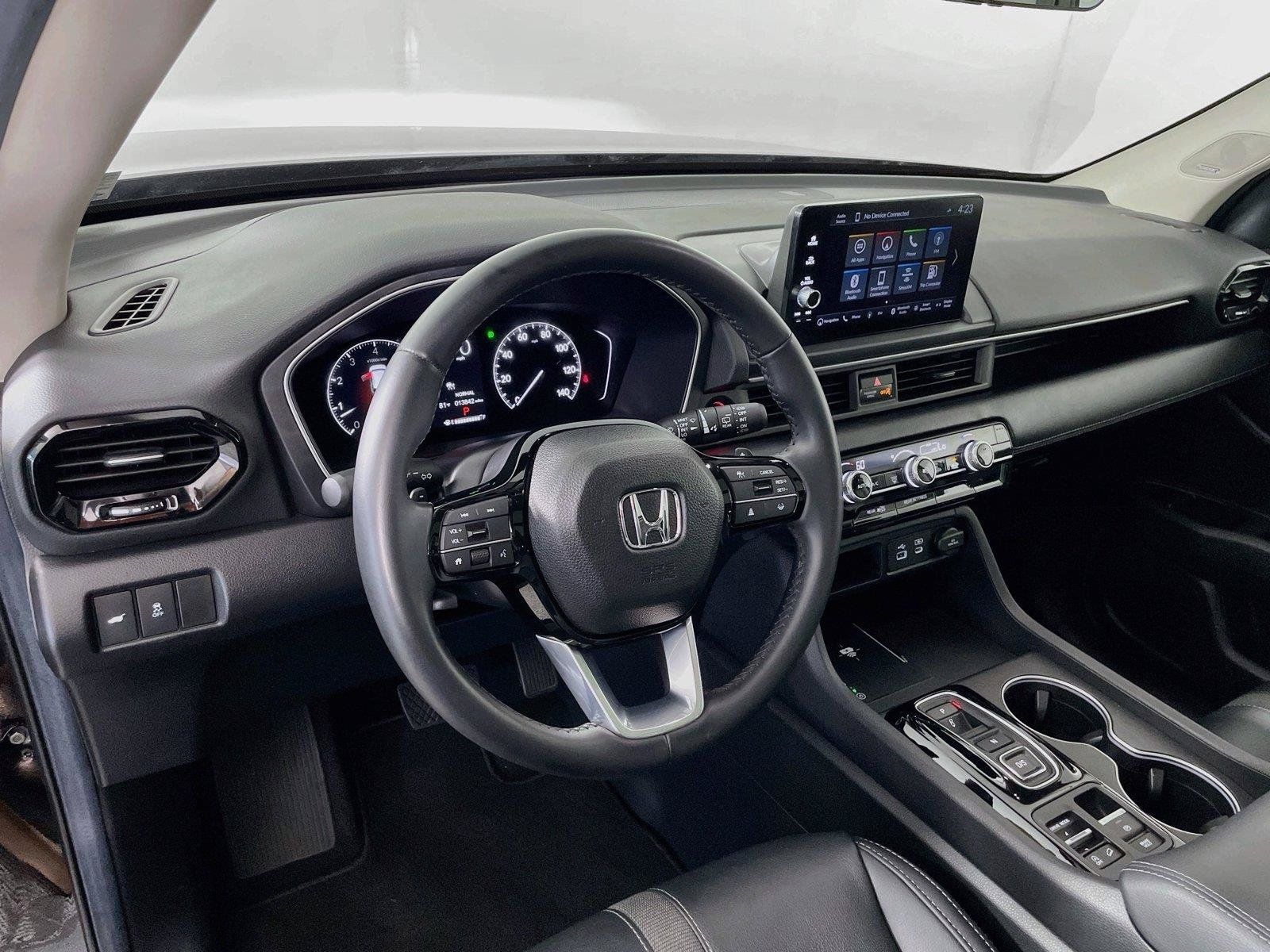 Certified 2025 Honda Pilot Touring image 14