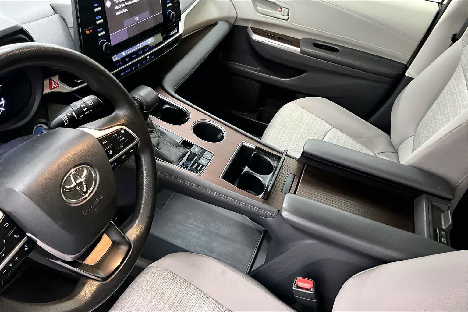 Used 2021 Toyota Sienna LE FWD image 16