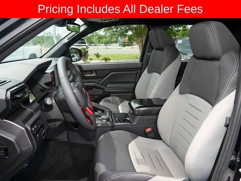 Certified 2025 Toyota Tacoma TRD Off-Road AWD/4WD image 9