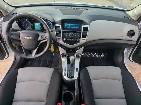 Used 2016 Chevrolet Cruze LS FWD image 24