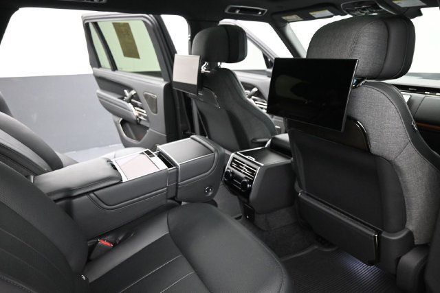 Used 2024 Land Rover Range Rover SV AWD/4WD image 24