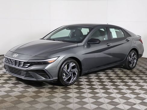 Used 2025 Hyundai Elantra Sport FWD image 7
