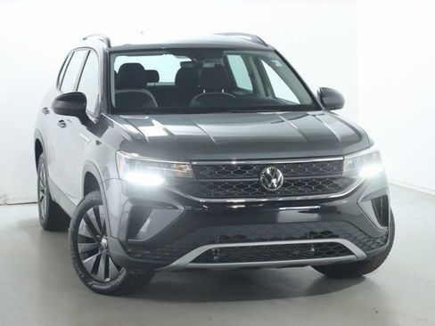 Used 2023 Volkswagen Taos S image 2