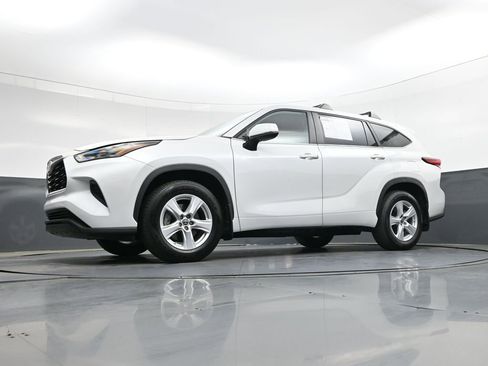 Used 2023 Toyota Highlander L image 44